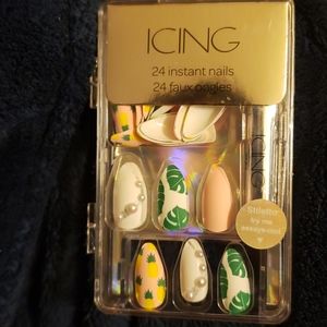 Press on nails. Plants multi color